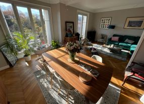 Plush apartment with a view of a green park and Paris