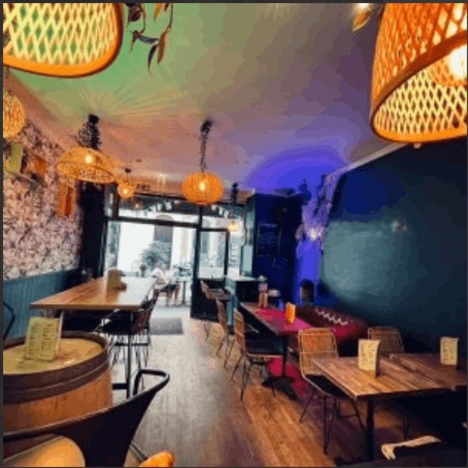 Bar Cannes – 70 Guests, Music, Comedy & Cocktails