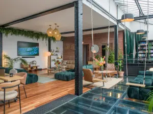300 m² Glass-Roofed Loft Near Place de la République | Paris Event Venue