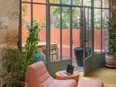 Loft Parisien avec Terrasse Verte pour Événements jusqu'à 60 Personnes