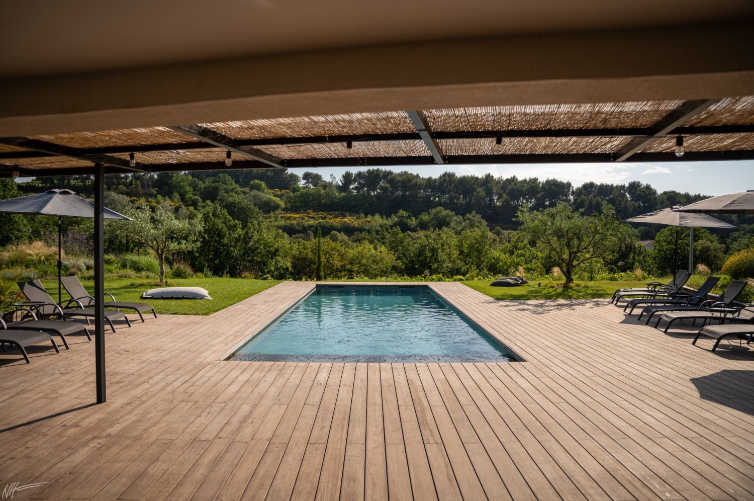 Mas provençal au milieu des vignes
