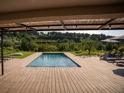 Mas provençal au milieu des vignes