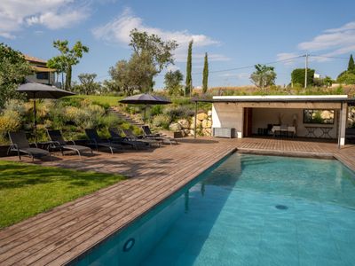 Mas provençal au milieu des vignes