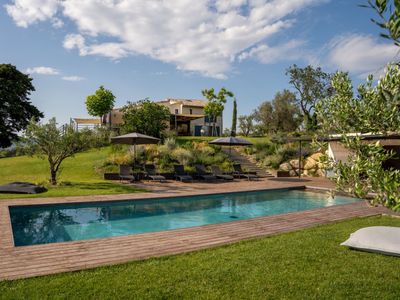 Mas provençal au milieu des vignes