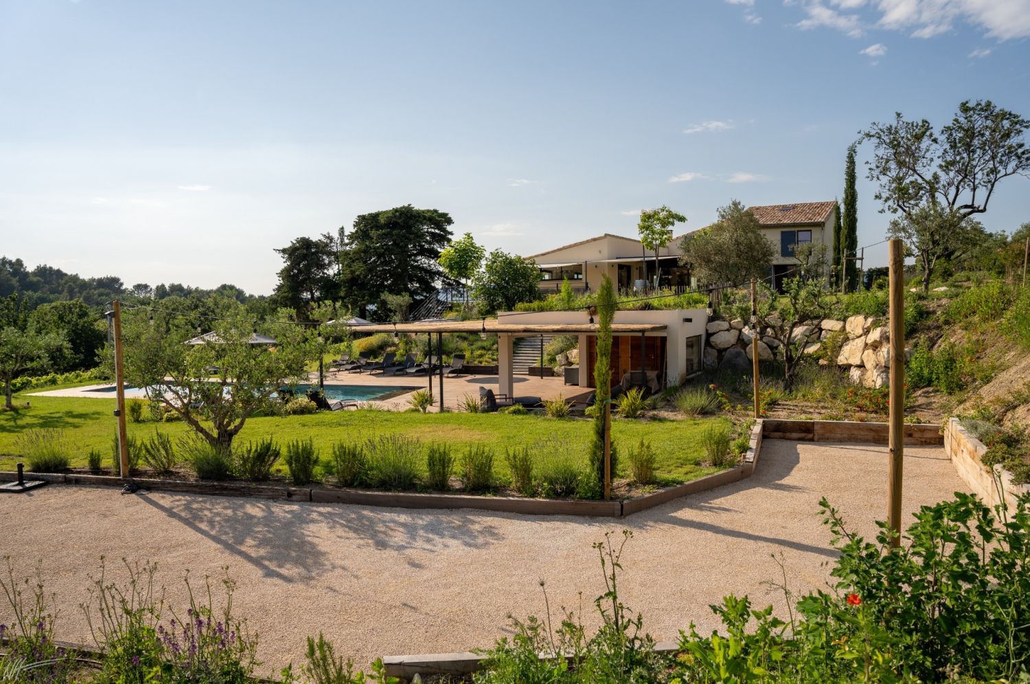 Mas provençal au milieu des vignes