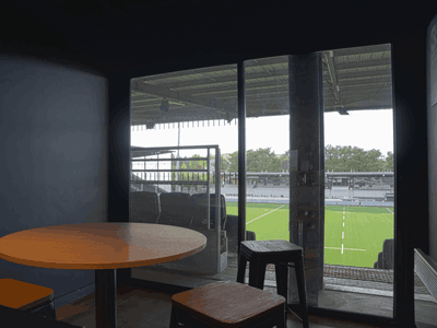 Meeting room in the heart of a high-level stadium