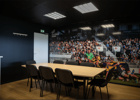 Meeting room in the heart of a high-level stadium