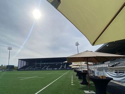 Meeting room in the heart of a high-level stadium
