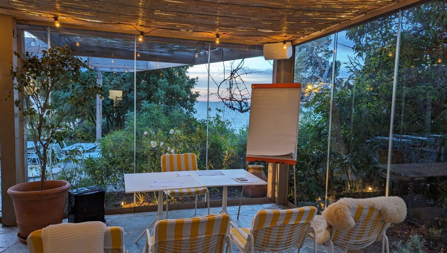 Sublime Provencal Park in the heart of a pine forest with sea view with catering and accommodation
