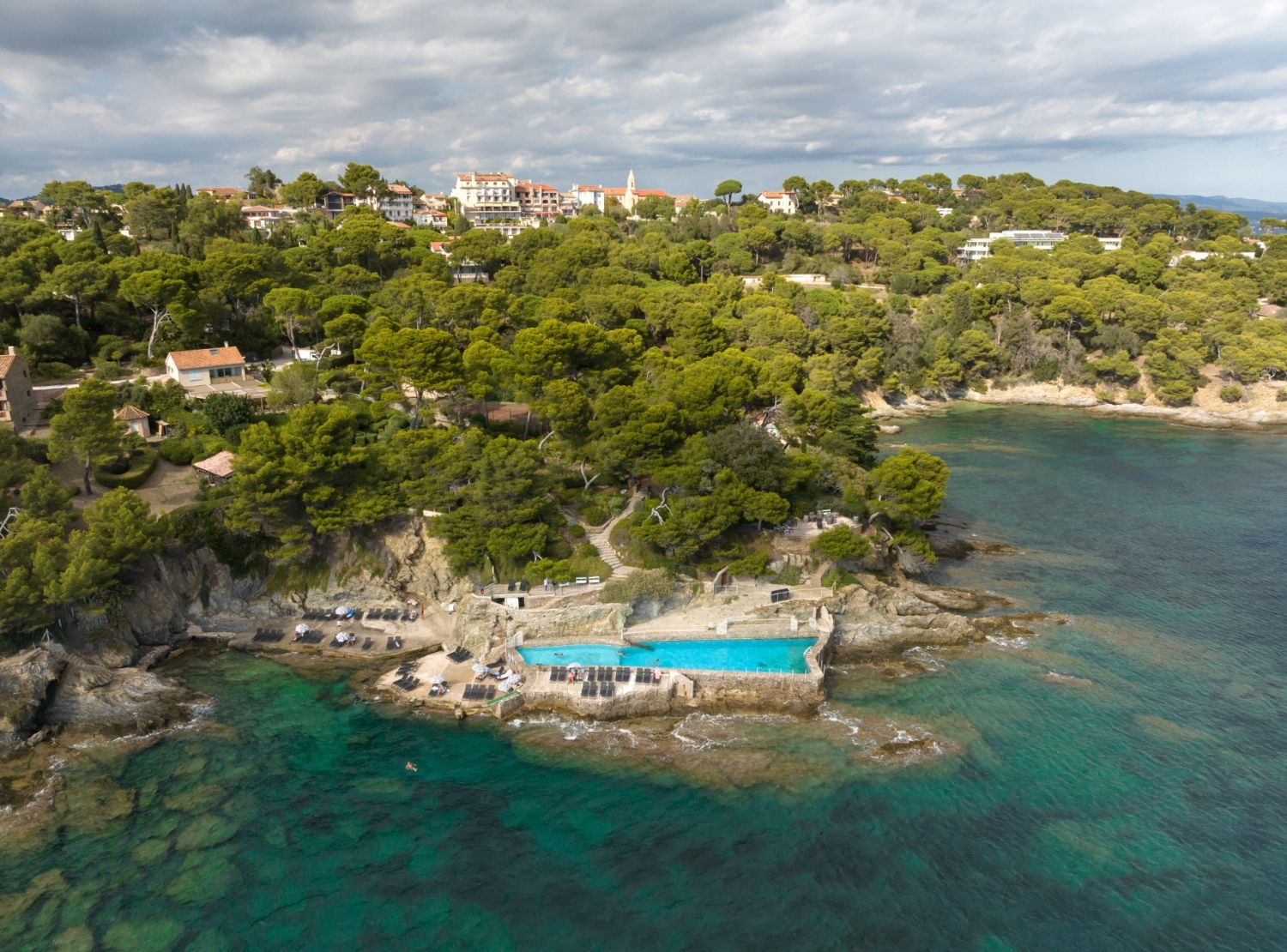 Sublime Provencal Park in the heart of a pine forest with sea view with catering and accommodation