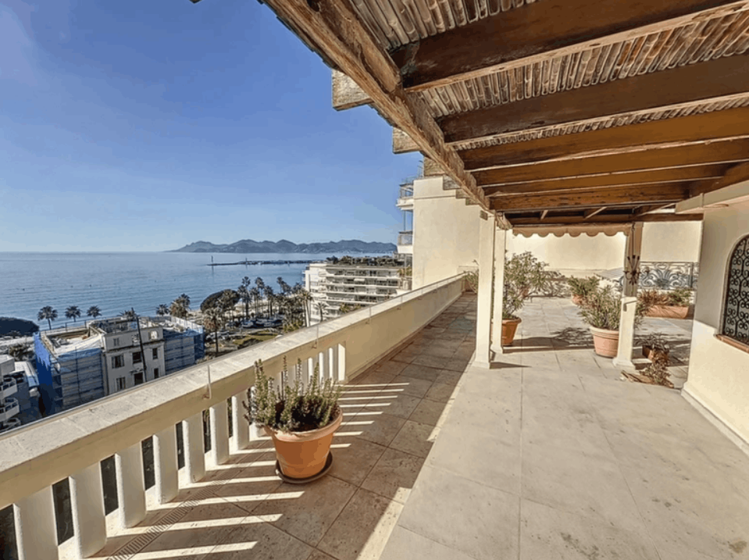 Luxury 3-Bedroom Apartment with Stunning Terrace in Cannes