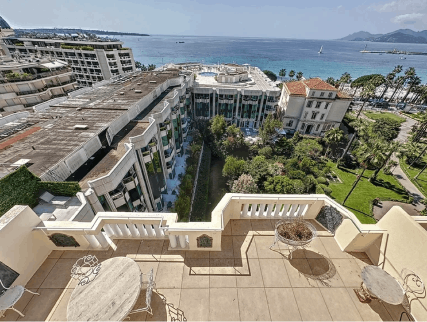 Luxury 3-Bedroom Apartment with Stunning Terrace in Cannes