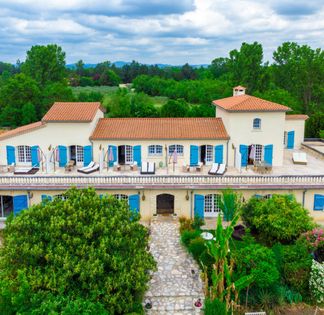 Residence with park, swimming pool and terraces