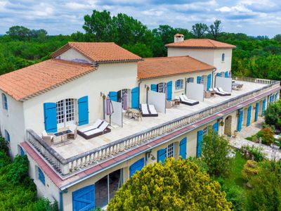 Residence with park, swimming pool and terraces