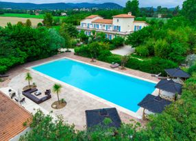 Residence with park, swimming pool and terraces