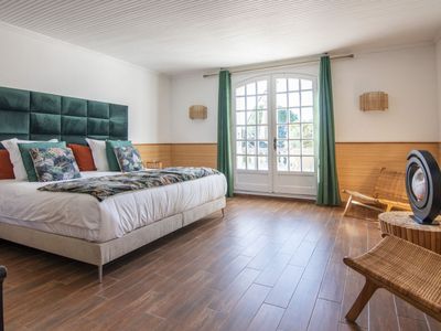 Residence with park, swimming pool and terraces