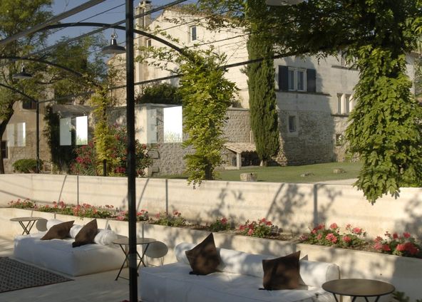 Cosy space with shaded terrace