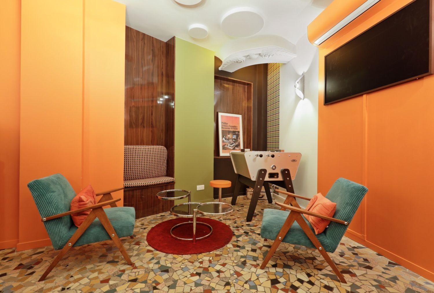 A Unique 70s-Inspired Event Venue in Paris with Immersive Décor