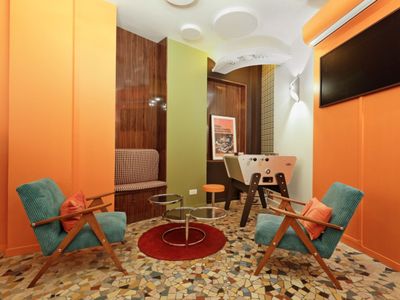 A Unique 70s-Inspired Event Venue in Paris with Immersive Décor