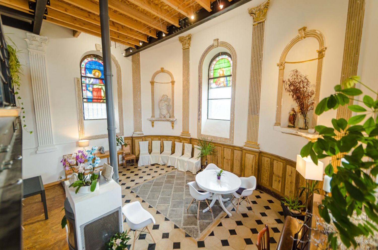 A chapel turned loft with a view of the Auvergne volcanoes