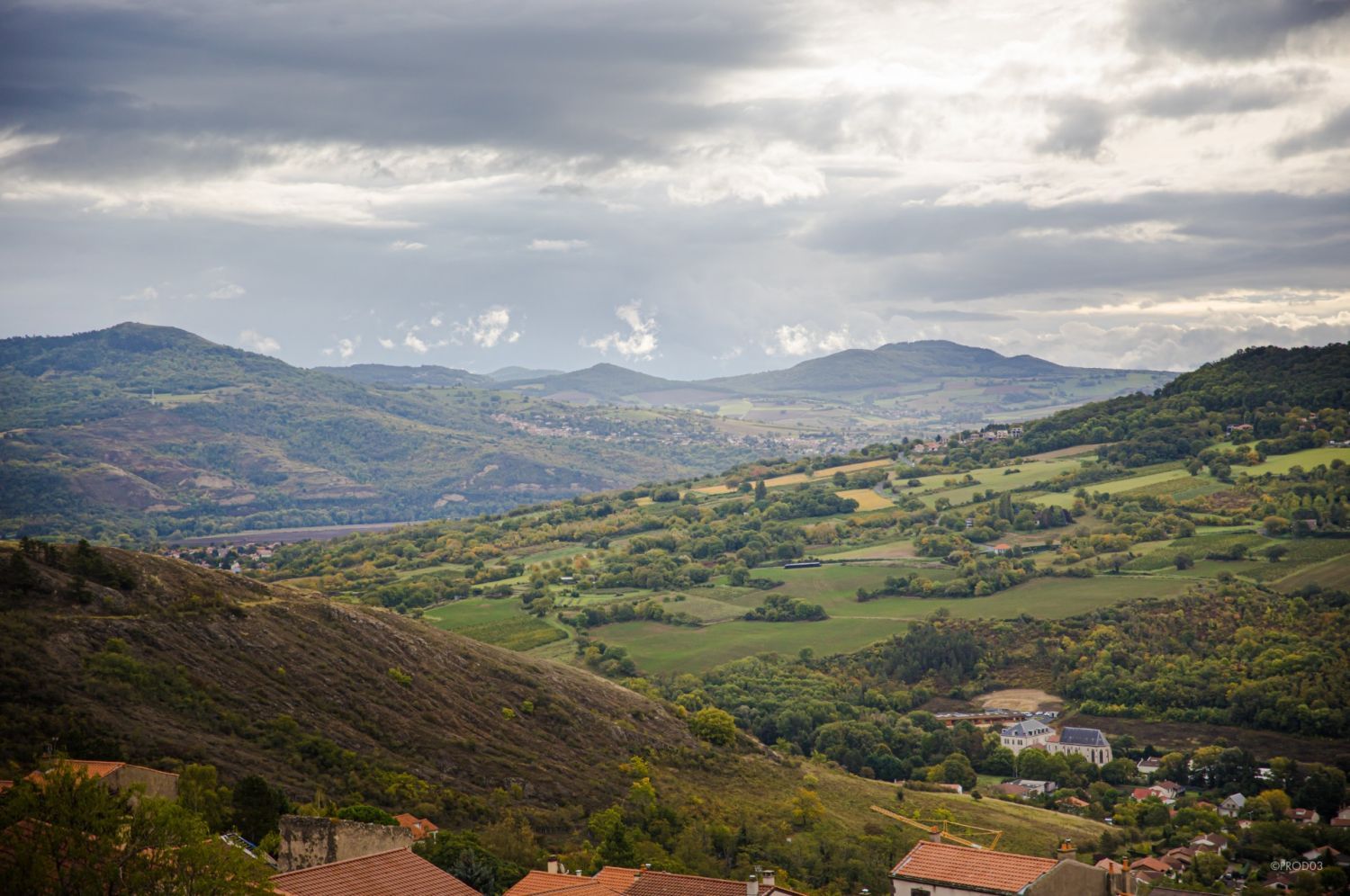 A chapel turned loft with a view of the Auvergne volcanoes