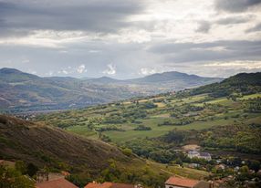 A chapel turned loft with a view of the Auvergne volcanoes