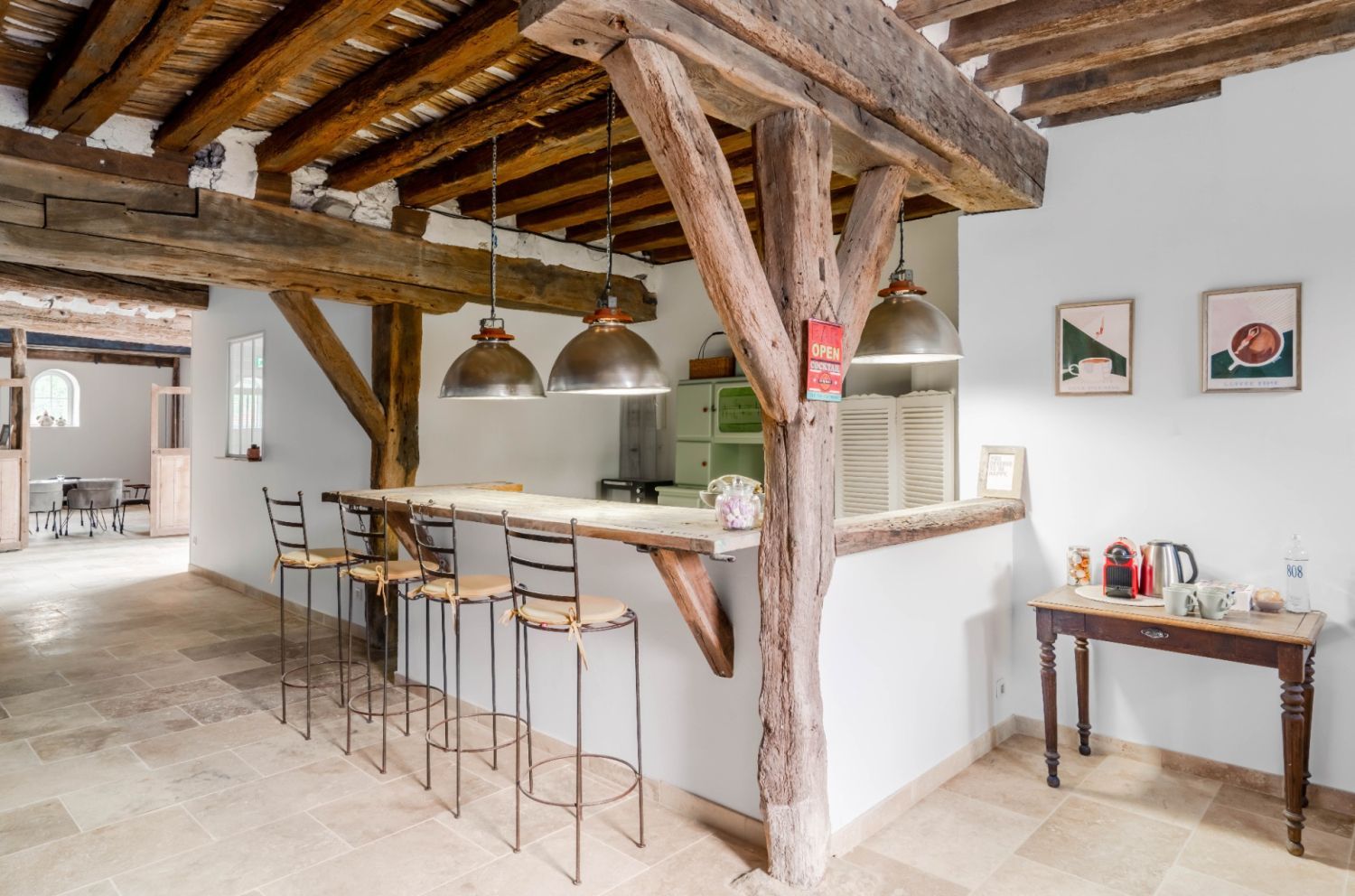 House full of charm with 800 m² of garden, swimming pool, tennis