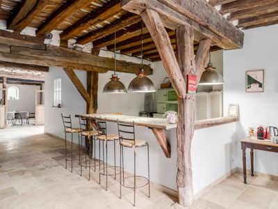 House full of charm with 800 m² of garden, swimming pool, tennis