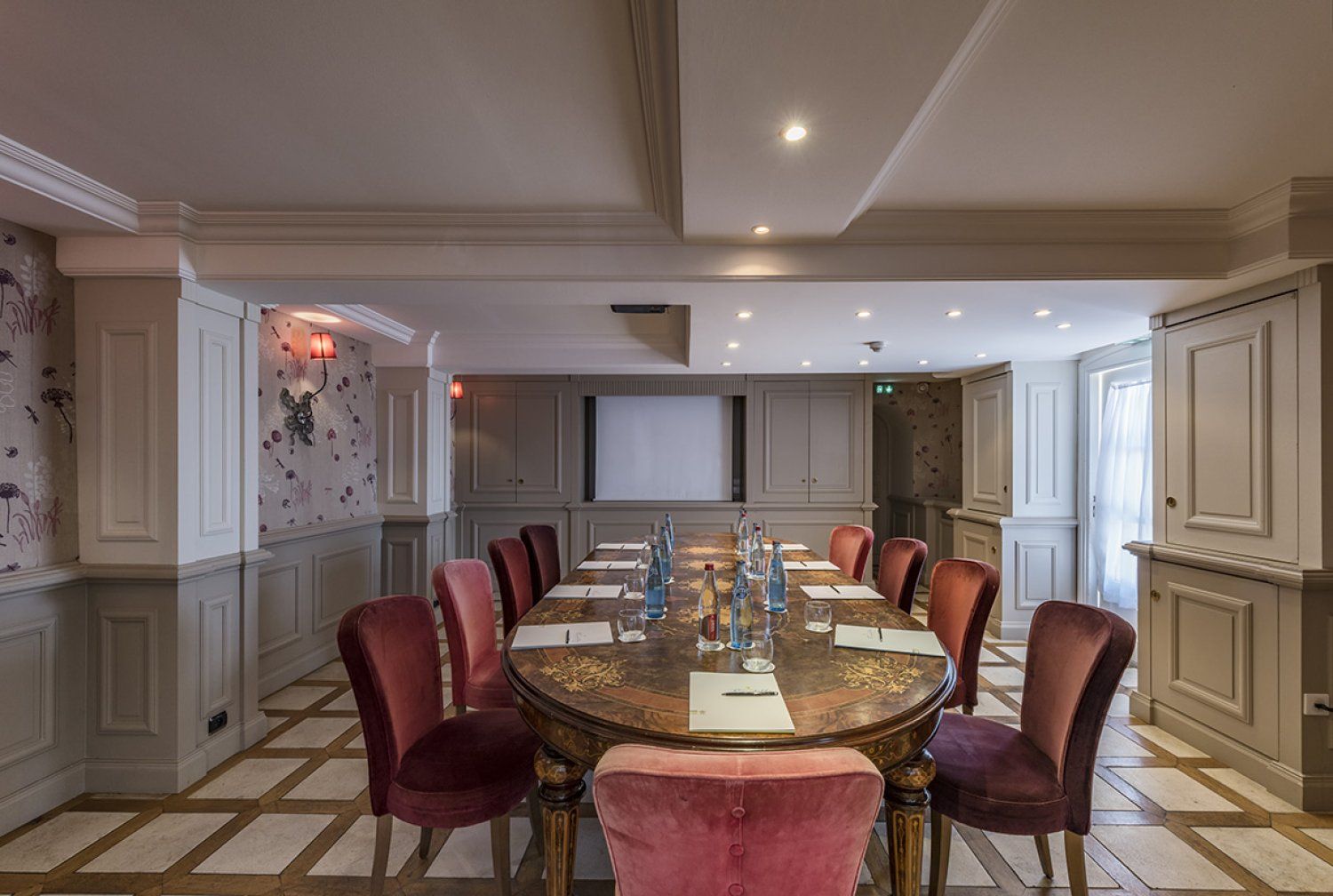 Private dining or meeting room in 18th Century Mas
