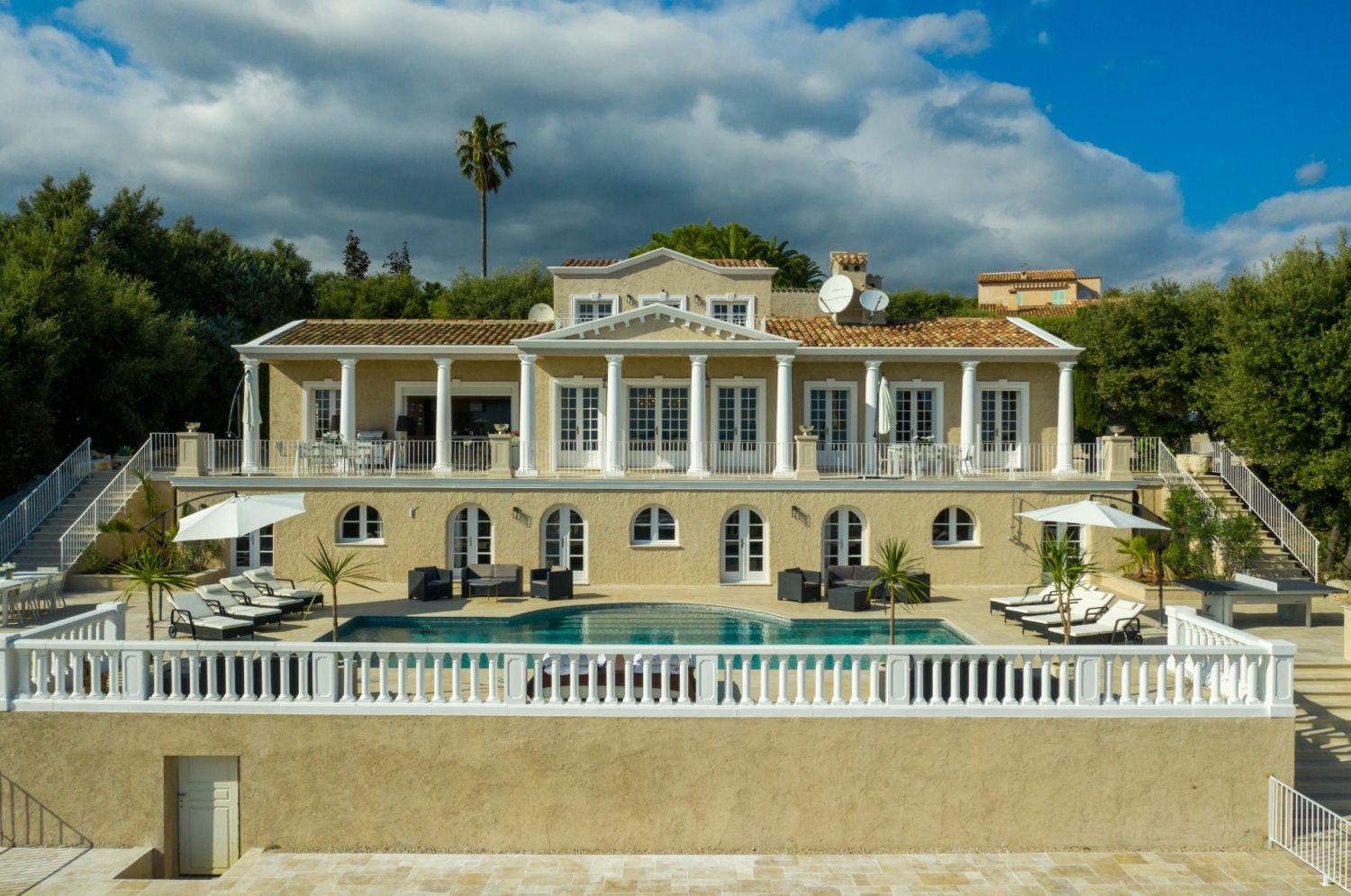 Luxury 8 Bedroom Villa 