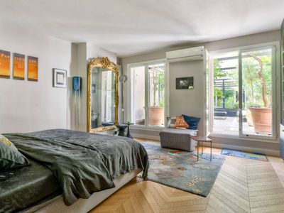 Reception apartment in a private mansion in the Marais