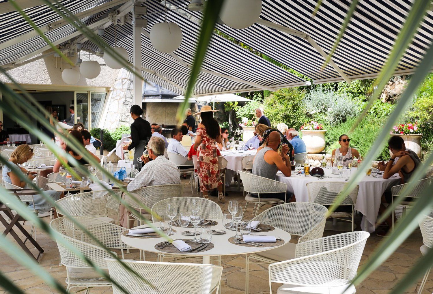 Restaurant & terrace nestled in the Vençoise hills