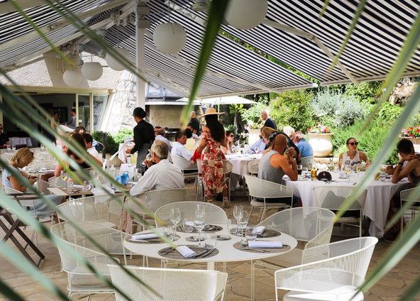 Restaurant & terrace nestled in the Vençoise hills