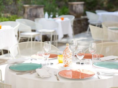 Restaurant & terrace nestled in the Vençoise hills