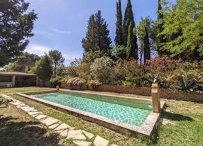 18th century Provençal farmhouse with chapel and vineyards