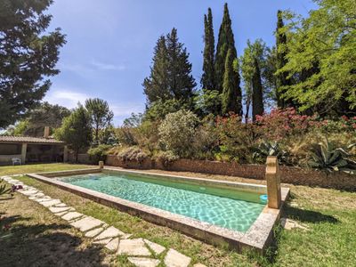 18th century Provençal farmhouse with chapel and vineyards