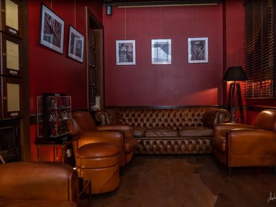 Luxury Barber & Speakeasy Bar in Paris | Timeless Gentleman's Retreat