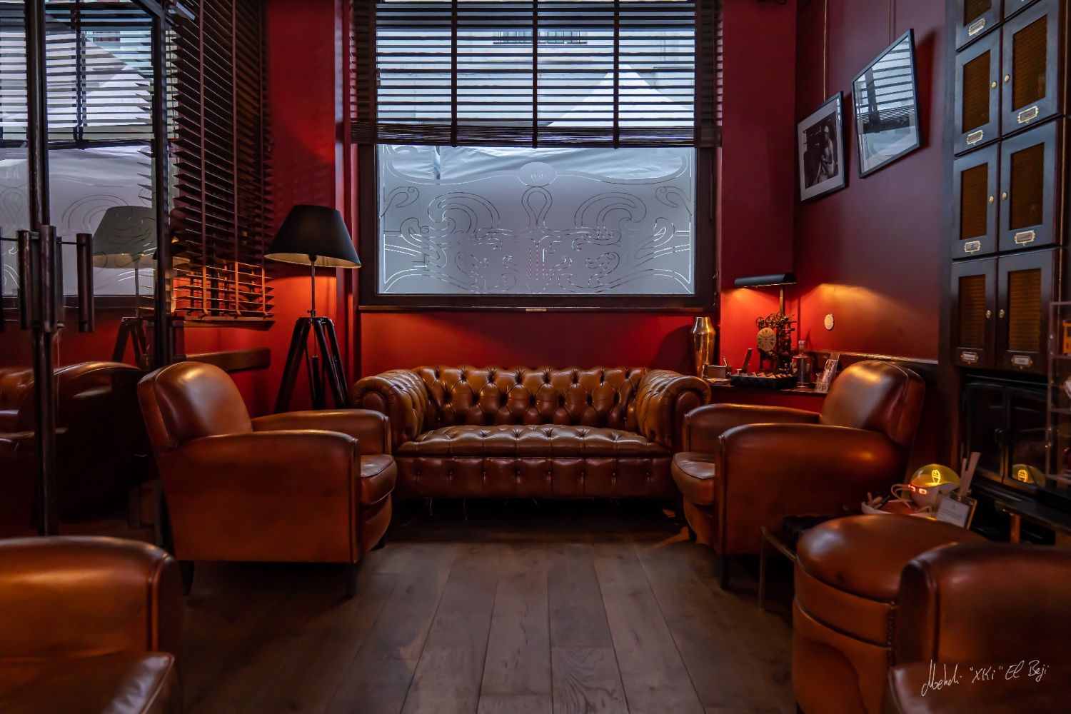 Luxury Barber & Speakeasy Bar in Paris | Timeless Gentleman's Retreat