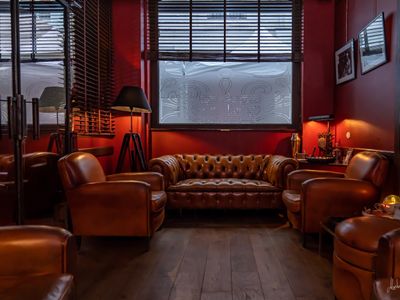 Luxury Barber & Speakeasy Bar in Paris | Timeless Gentleman's Retreat
