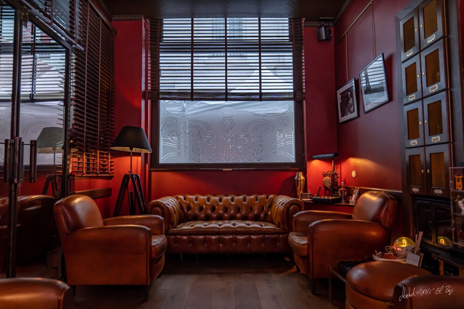 Luxury Barber & Speakeasy Bar in Paris | Timeless Gentleman's Retreat