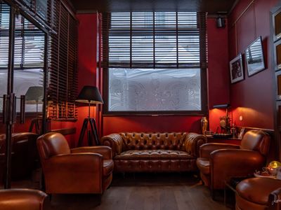 Luxury Barber & Speakeasy Bar in Paris | Timeless Gentleman's Retreat