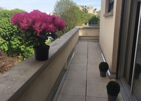 Duplex of 120 m² with 20 m² of balcony and view of private garden and the Eiffel Tower.