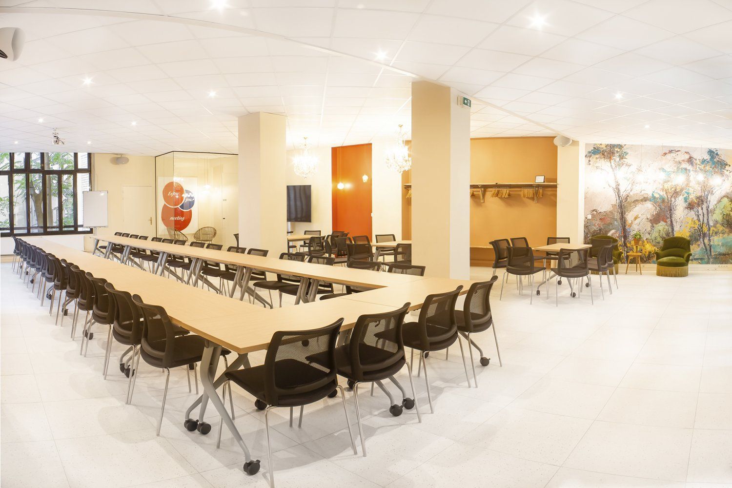 Large Event Room in Paris with Natural Light and High Ceiling