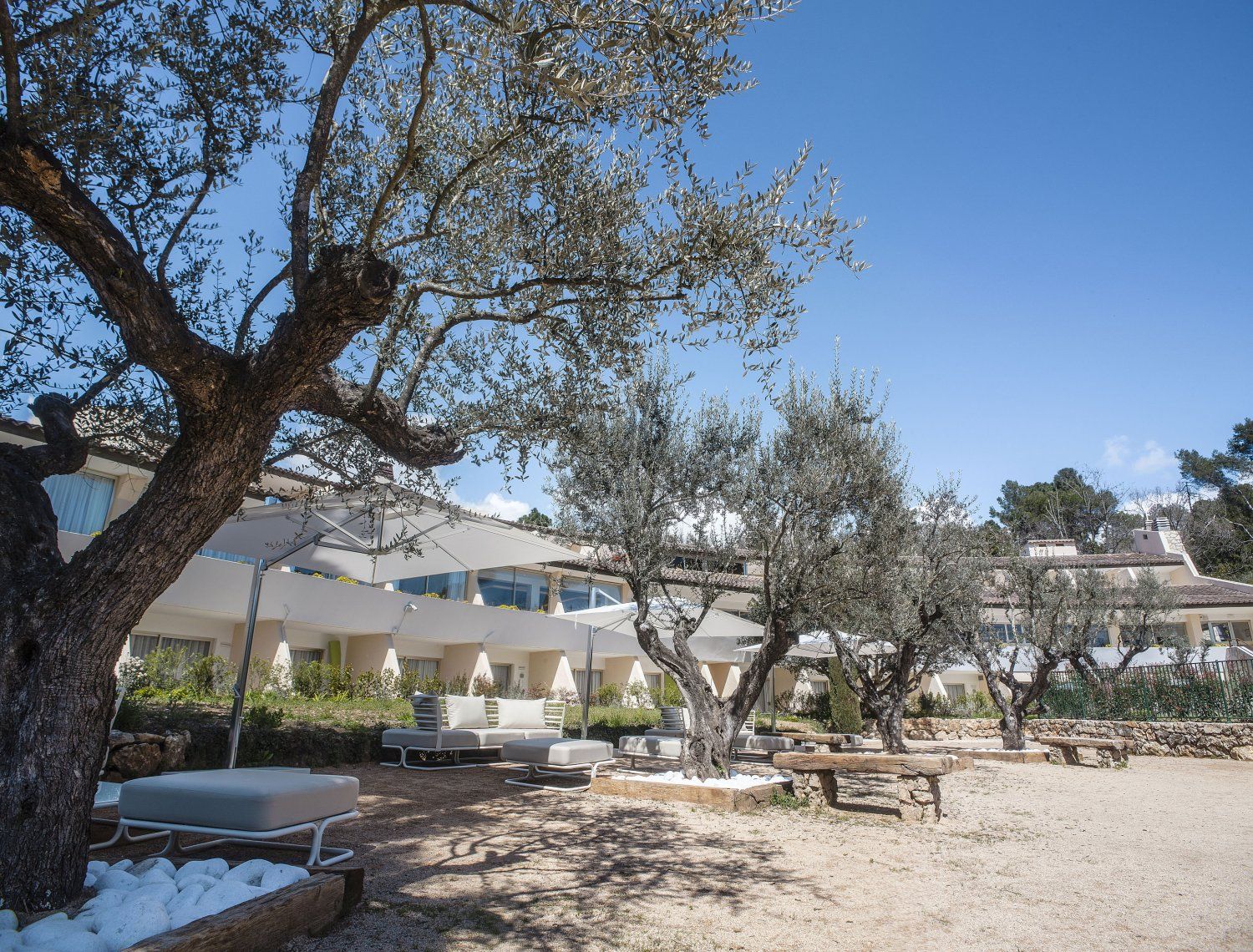Cocktail in gardens nestled in the Vençoise hills
