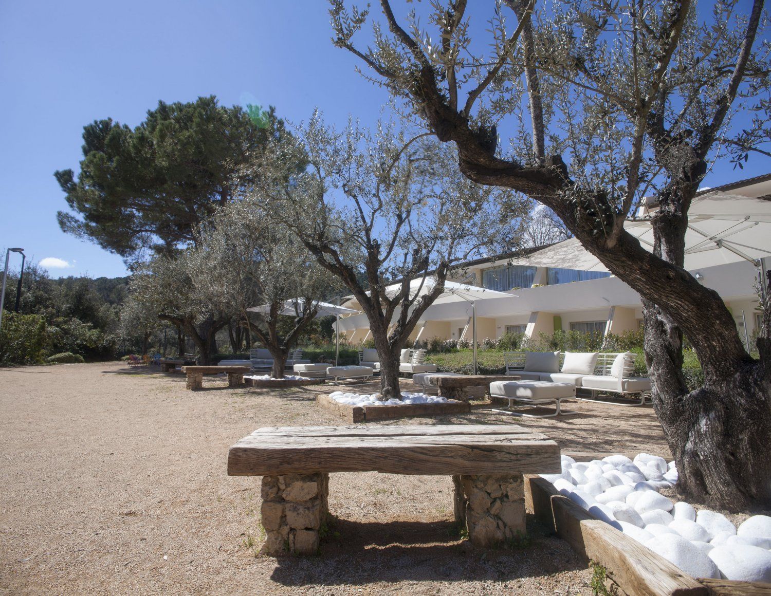 Cocktail in gardens nestled in the Vençoise hills