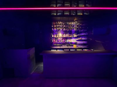 Villa with flat land, swimming pool and nightclub