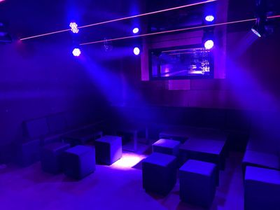 Villa with flat land, swimming pool and nightclub