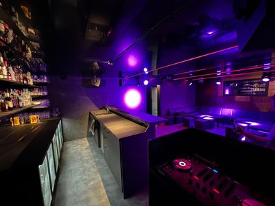 Villa with flat land, swimming pool and nightclub