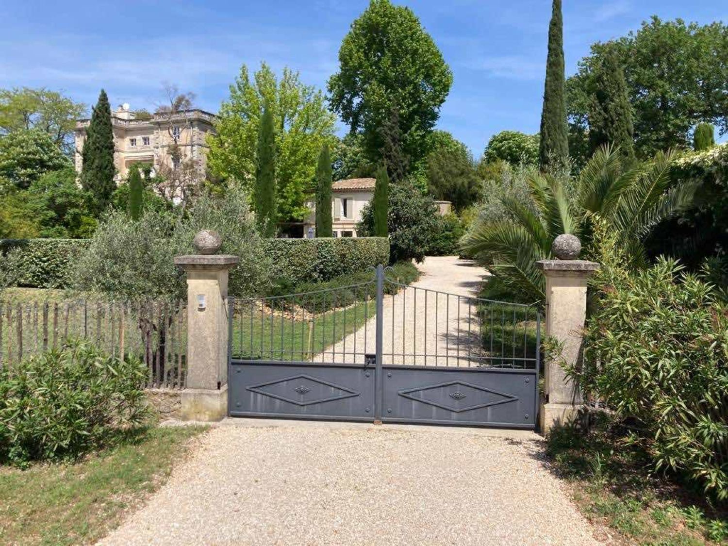 Orangerie à coté un Château