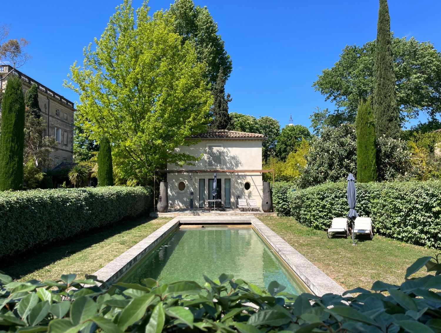 Orangerie à coté un Château